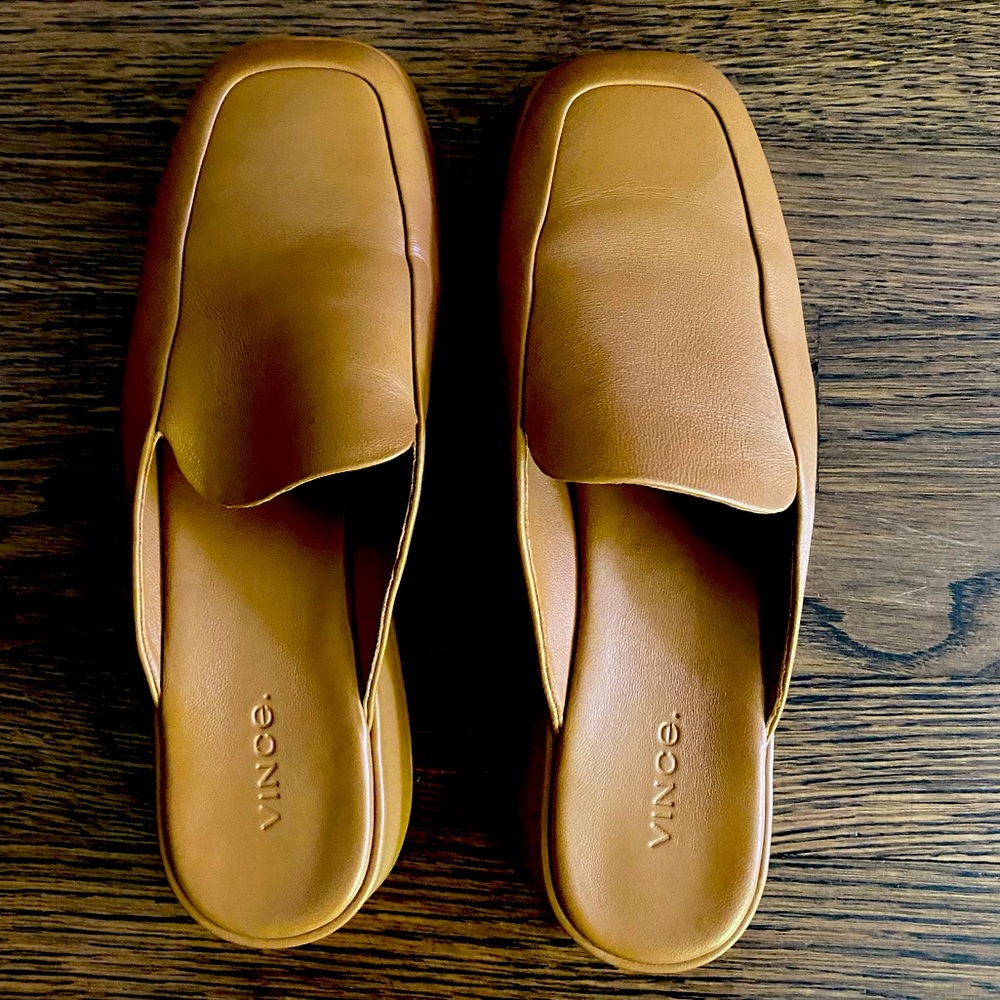 Vince. Leather mule slides